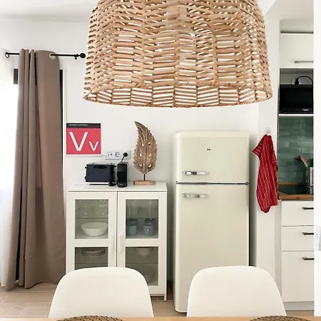 B-rent Oasis Sweet 2 - Pool View * Коральео